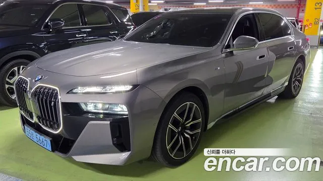 Фотография автомобиля — BMW i7 G70