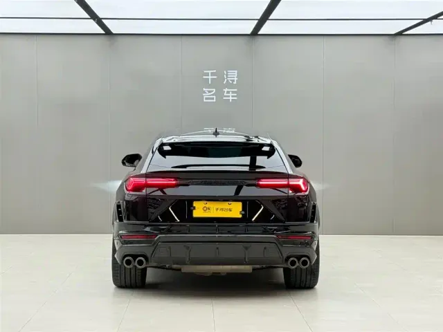 Lamborghini Urus — Фото автомобиля 16