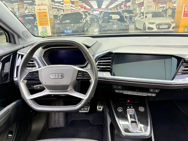 Audi Q4 e-tron — Фото автомобиля 5