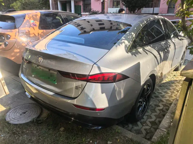Roewe D7 — Фото автомобиля 2