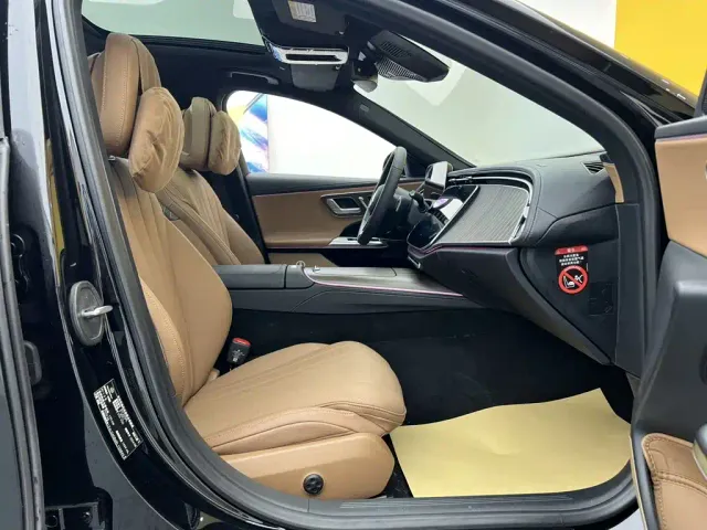 Mercedes-Benz E-Class — Фото автомобиля 19