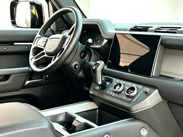 Land Rover Defender — Фото автомобиля 3