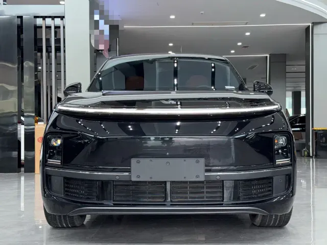 Li Auto L8 — Фото автомобиля 2