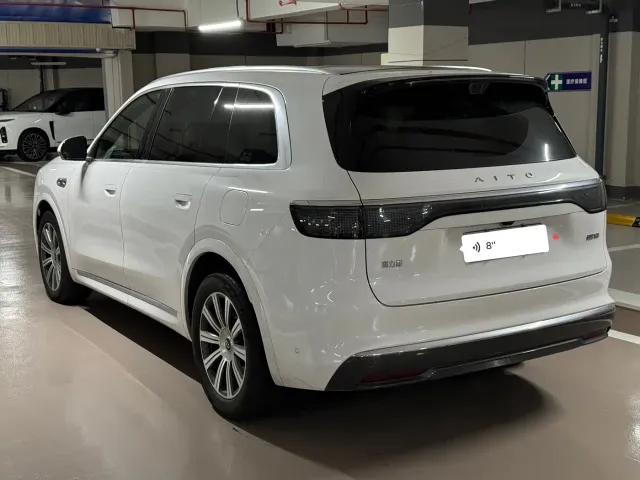 AITO Wenjie AITO M8 2025 Range Extender Max+ Edition 53.4kWh 5-seater — Фото автомобиля 4