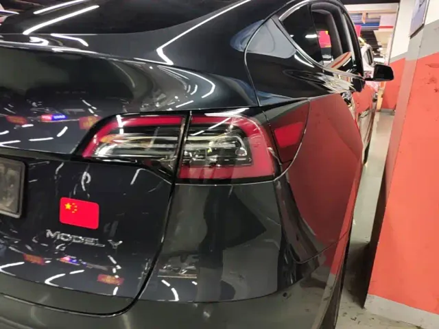 Tesla Model Y — Фото автомобиля 7
