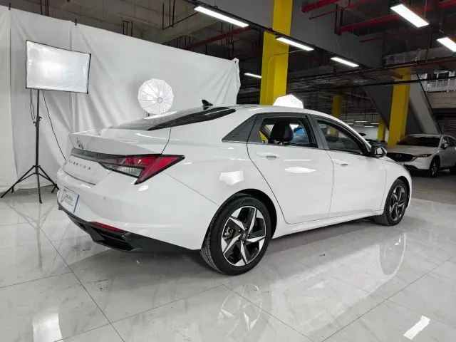 Hyundai Elantra — Фото автомобиля 6