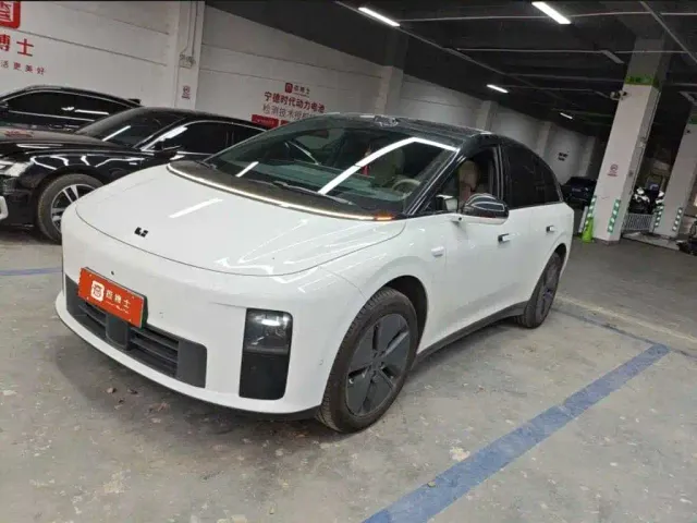 Фотография автомобиля — Li Auto i6
