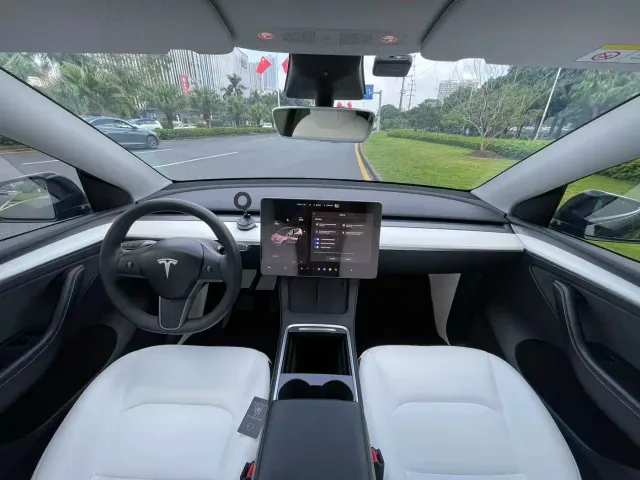 Tesla Model Y — Фото автомобиля 15