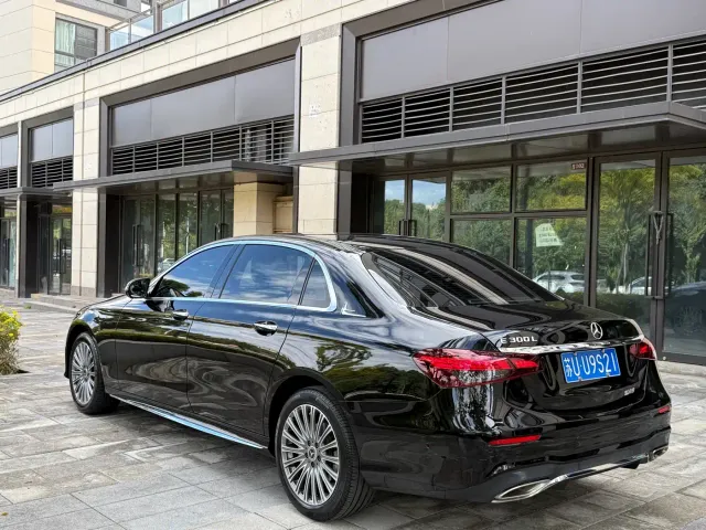Mercedes-Benz E-Class — Фото автомобиля 5