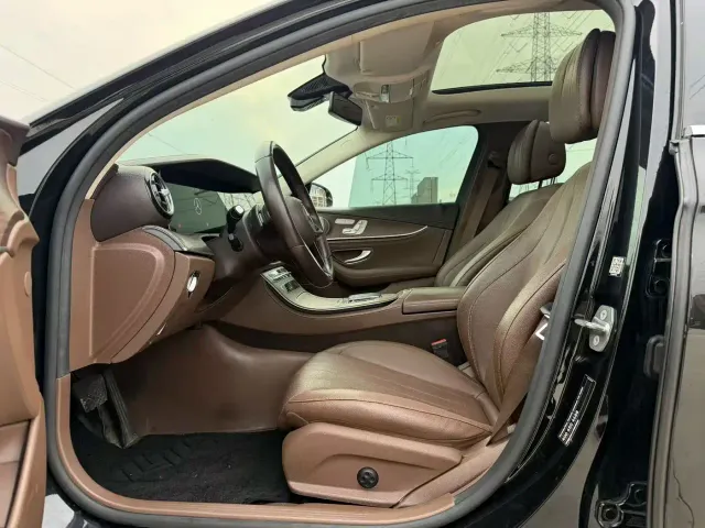 Mercedes-Benz E-Class — Фото автомобиля 4