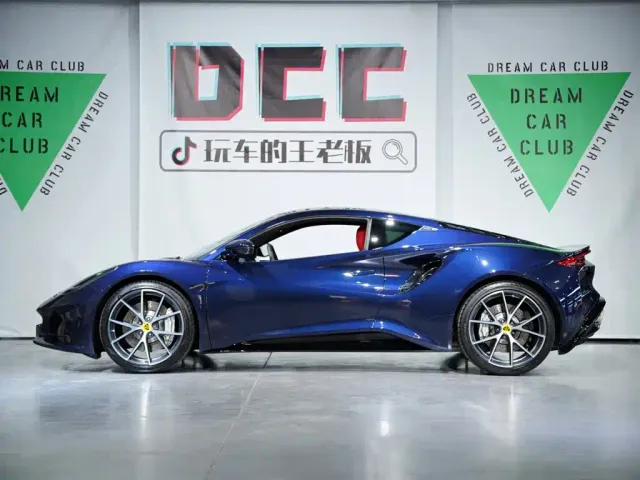 Lotus Emira — Фото автомобиля 11