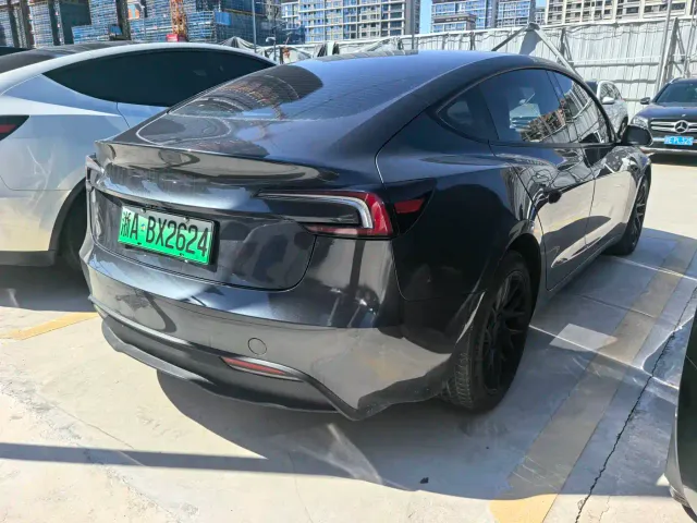 Tesla Model 3 — Фото автомобиля 11