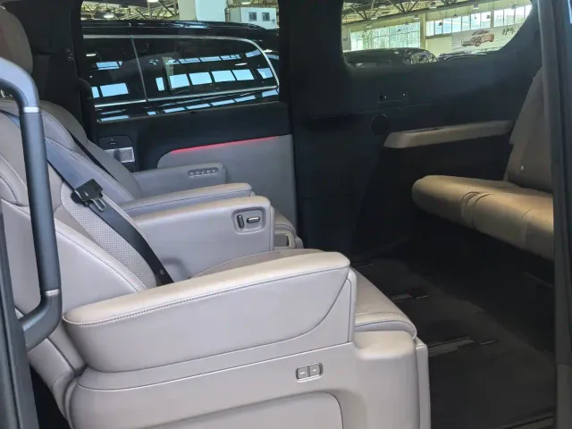 Li Auto MEGA — Фото автомобиля 10