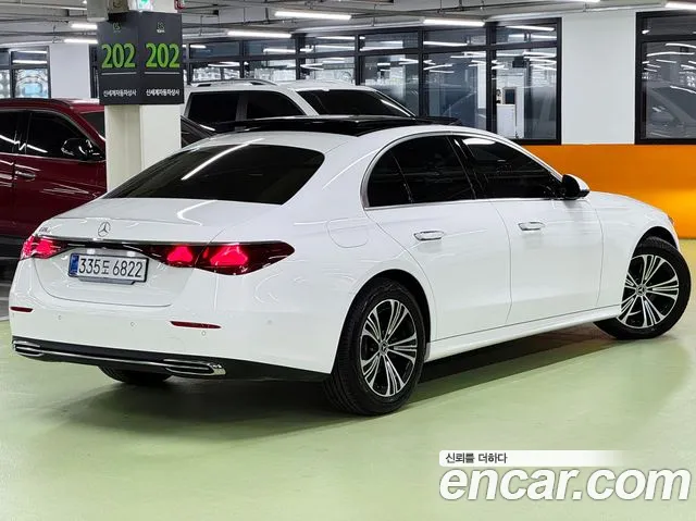 Mercedes-Benz E-Class — Фото автомобиля 2