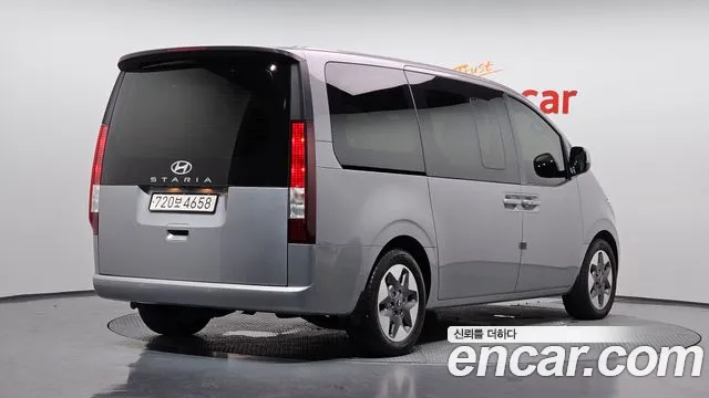 Фотография автомобиля — Hyundai Staria