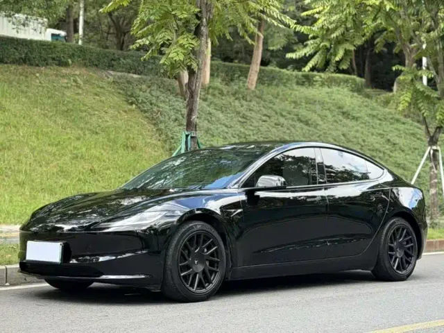 Фотография автомобиля — Tesla Model 3