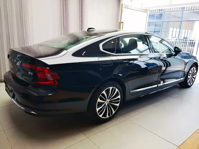 Volvo S90 — Фото автомобиля 6