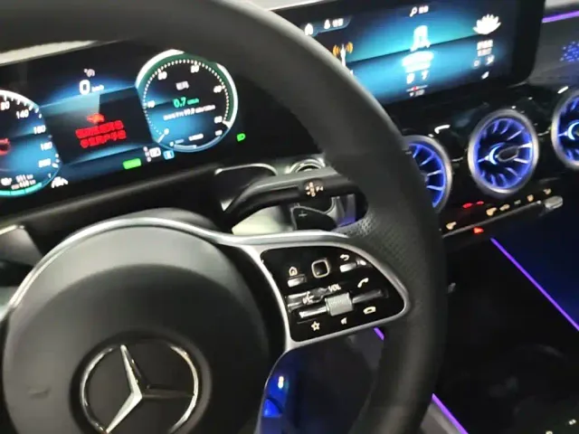Mercedes-Benz EQB — Фото автомобиля 9