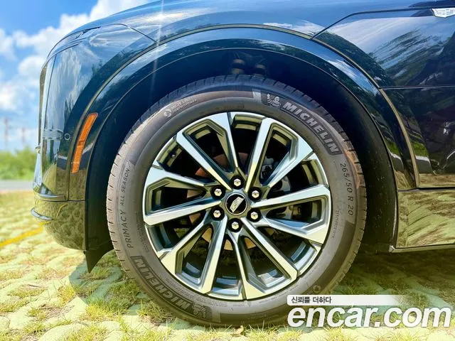 Cadillac Lyriq Lyriq Sport — Фото автомобиля 8