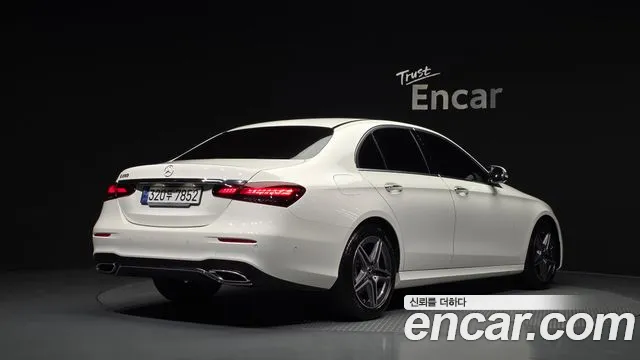 Mercedes-Benz E-Class — Фото автомобиля 2