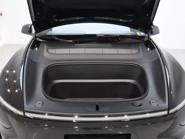 Tesla Model Y — Фото автомобиля 20
