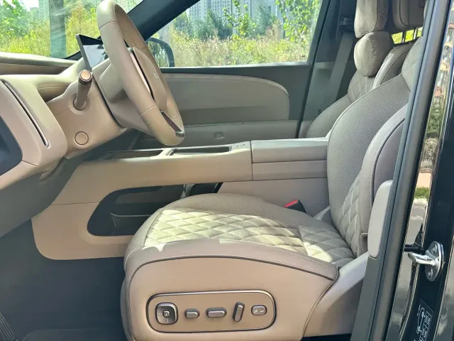 Li Auto L8 — Фото автомобиля 5