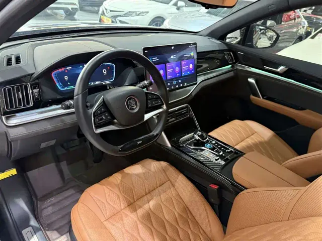 BYD Tang — Фото автомобиля 10