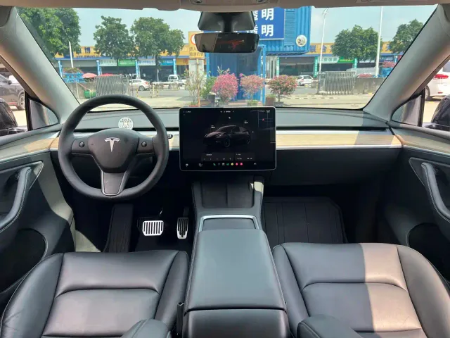 Tesla Model Y — Фото автомобиля 5