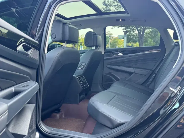 Volkswagen Passat — Фото автомобиля 14