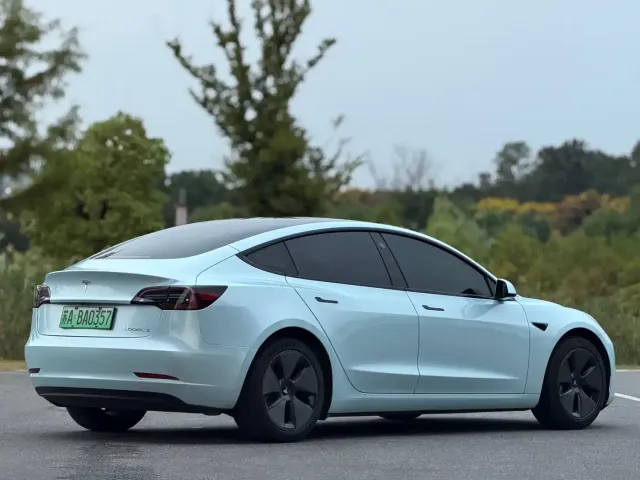 Tesla Model 3 — Фото автомобиля 5
