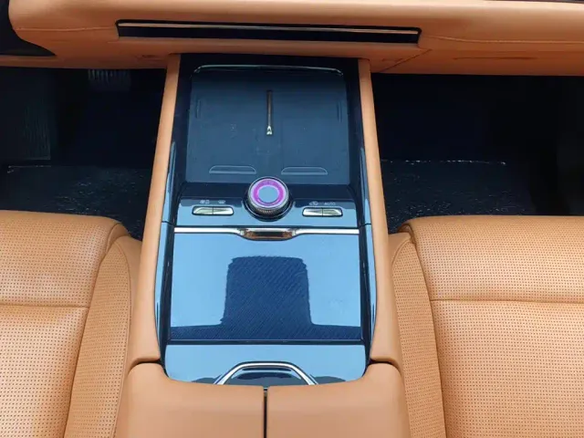 Lynk & Co 900 — Фото автомобиля 23