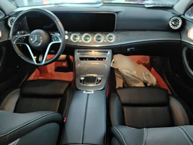 Mercedes-Benz E-Class — Фото автомобиля 9