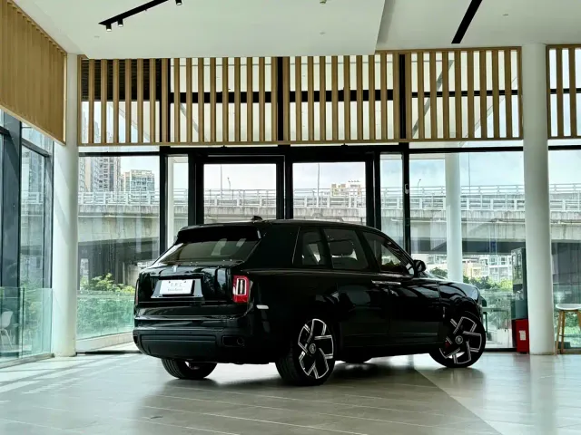 Rolls-Royce Cullinan — Фото автомобиля 3