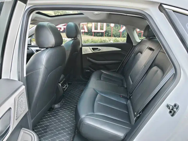 Roewe i6 MAX EV — Фото автомобиля 12