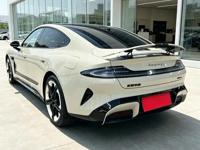 Xiaomi SU7 — Фото автомобиля 4