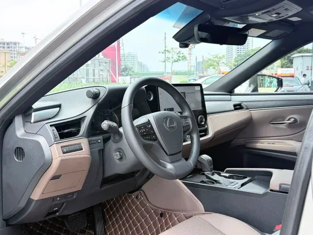 Lexus Lexus ES 2025 200 Ultimate Edition — Фото автомобиля 6