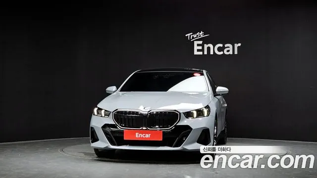 BMW 5-Series — Фото автомобиля 3