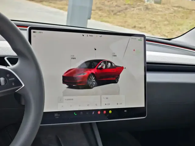Tesla Model 3 — Фото автомобиля 5
