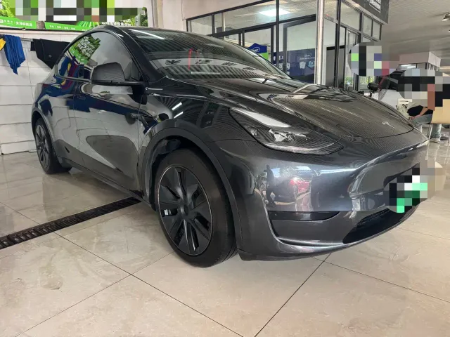 Tesla Model Y — Фото автомобиля 3