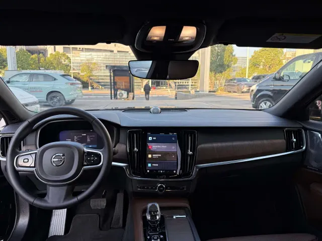 Volvo S90 — Фото автомобиля 11