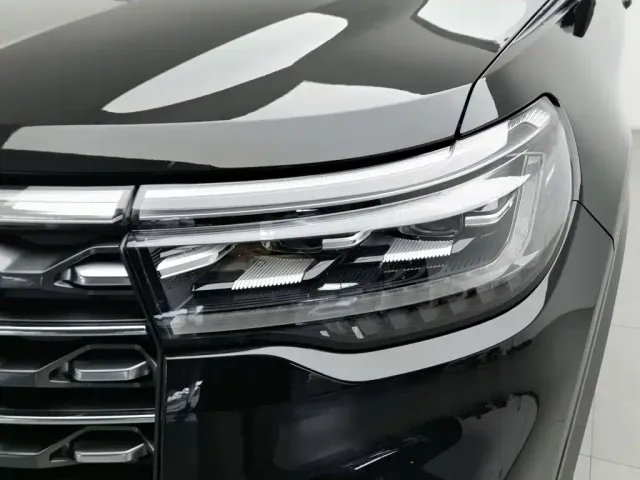 Ford Explorer — Фото автомобиля 7