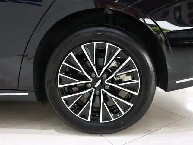 Geely Emgrand — Фото автомобиля 16