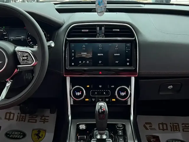 Jaguar XEL — Фото автомобиля 9