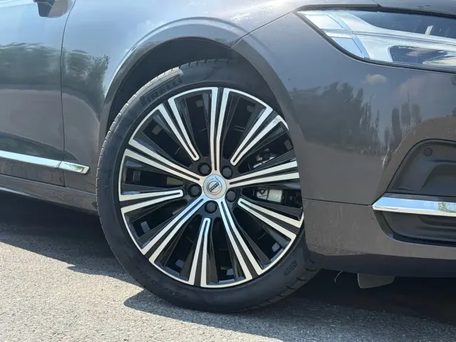 Volvo S90 — Фото автомобиля 3