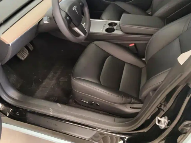 Tesla Model 3 — Фото автомобиля 9