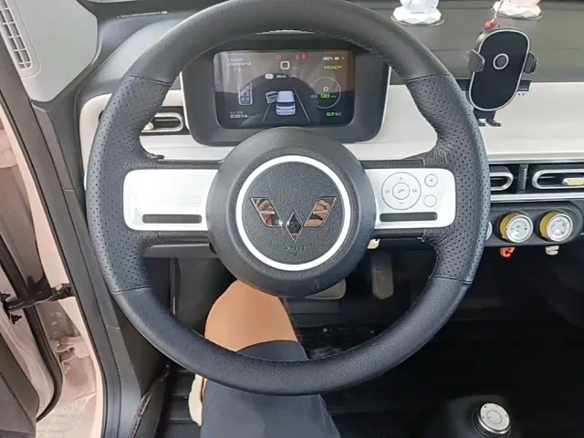 Wuling Hongguang Mini EV — Фото автомобиля 10