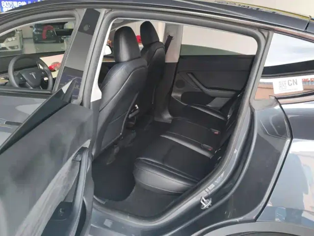 Tesla Model Y — Фото автомобиля 11