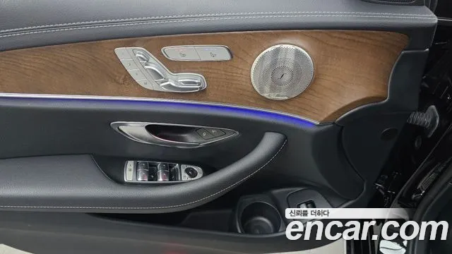 Mercedes-Benz E-Class — Фото автомобиля 26
