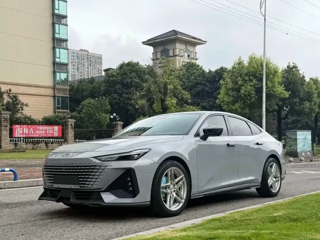 Фотография автомобиля — Changan UNI-V