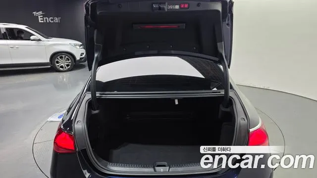Mercedes-Benz E-Class — Фото автомобиля 18